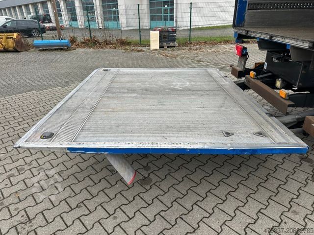Kamion s ravnom platformom i ceradom SCANIA G 280 / LBW / Pritsche 7,3 m / 1 x Liege