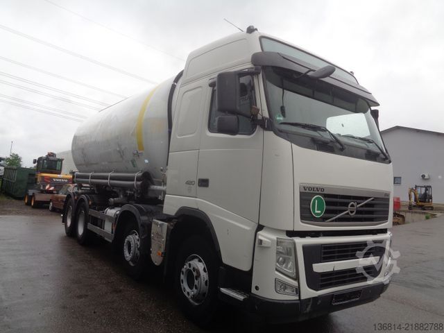 专用卡车 VOLVO FH420 8x4 BB Spitzer Silo 23 cbm VEB EU5