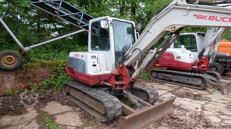 Pelle hydraulique sur chenilles TAKEUCHI TB 250