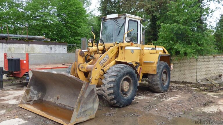 Nakladalnik LIEBHERR E 521