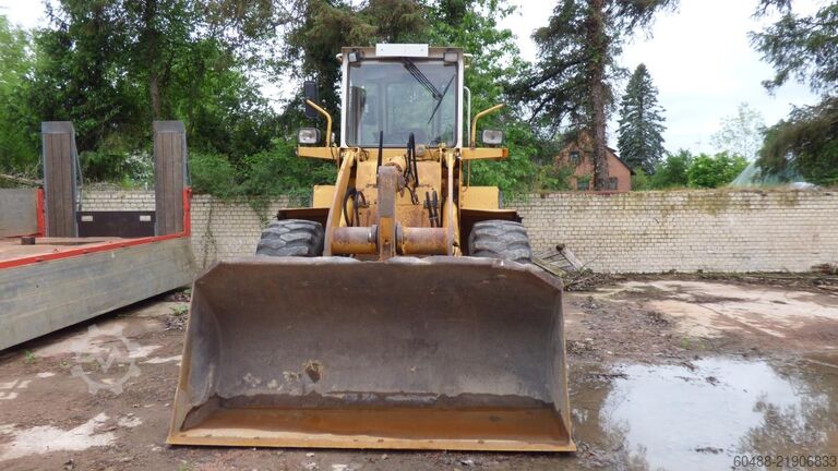 Nakladalnik LIEBHERR E 521