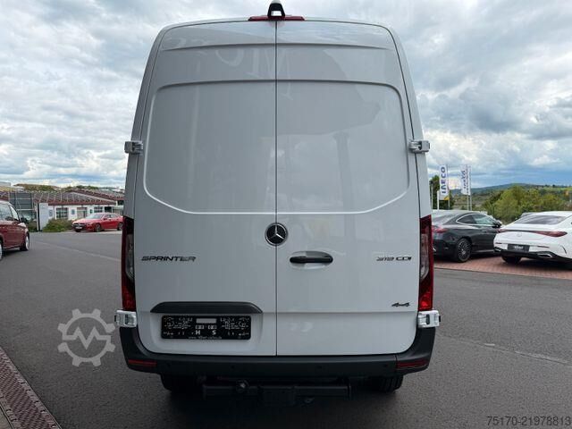 高顶旅行车 Mercedes-Benz Sprinter 319 CDI 4x4 3665 DISTRONIC AHK LED