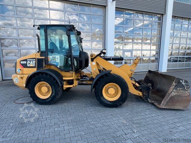 Chargeuse CAT 908M / 1.554h / Gabel / Schaufel