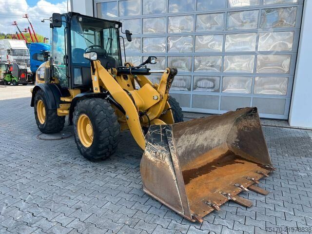Chargeuse CAT 908M / 2.644h / Gabel / Schaufel
