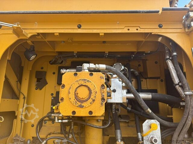 Máy xúc bánh xích Caterpillar 390FL ME