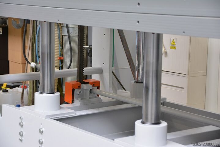 Prasa do forniru Italpresse BX8 3500x1300