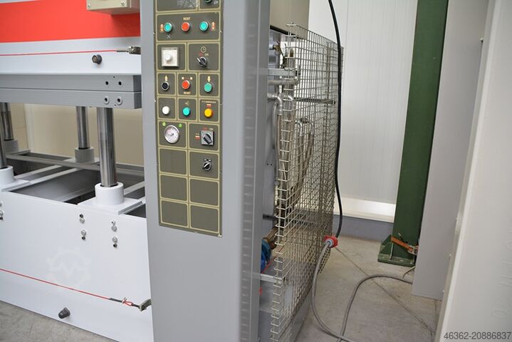 Prasa do forniru Italpresse BX8 3500x1300