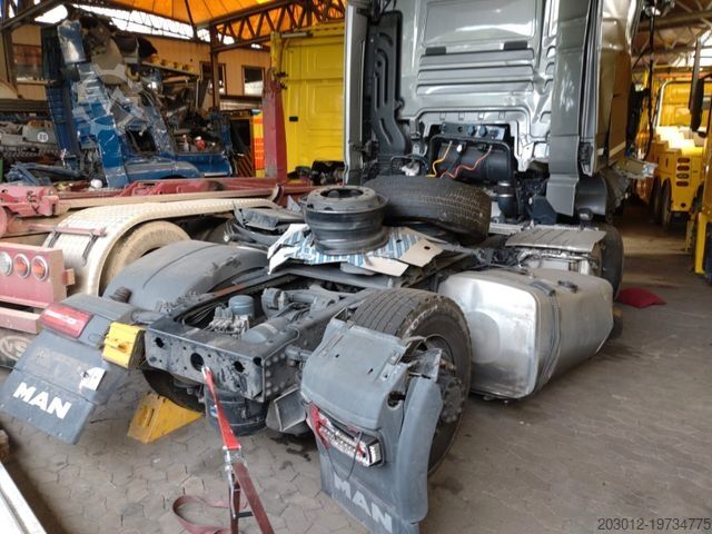 Standart çekici ünitesi MAN TGX 18.510