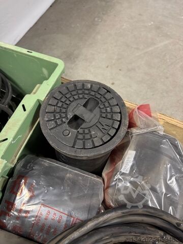 Instalação de bomba de águas residuais Grundfos SE1.100.100.40.4.51D.B