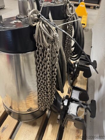 Instalação de bomba de águas residuais Grundfos SE1.100.100.40.4.51D.B