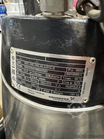 Instalação de bomba de águas residuais Grundfos SE1.100.100.40.4.51D.B