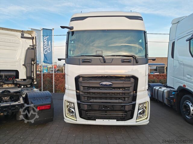 Standard tractor unit Ford Truck F-Max L