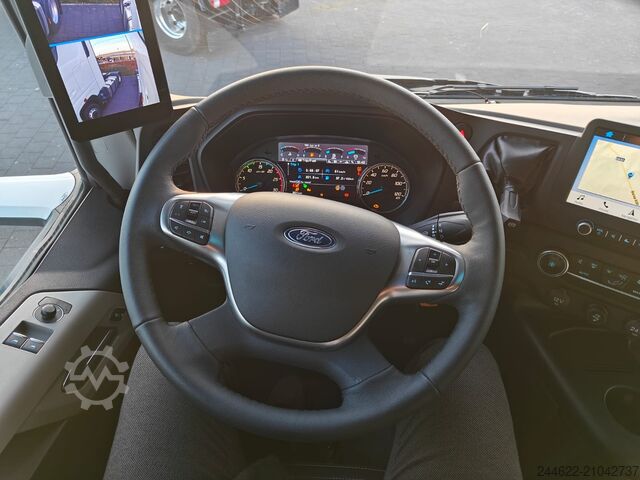 Standard tractor unit Ford Truck F-Max L