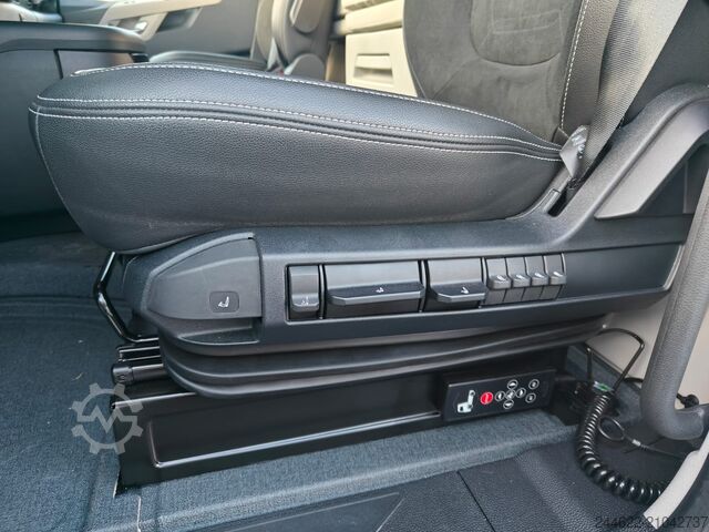 Standard tractor unit Ford Truck F-Max L