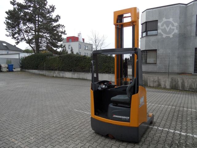 Reach Truck Jungheinrich ETV 114 - Batterie BJ 2023 - 8,30 m Triplex