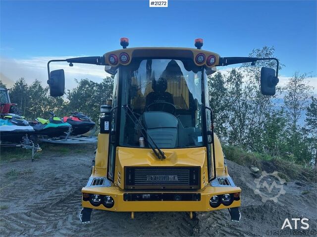 Pašizgāzējs Hydrema 912GS dump truck w/white signs. WATCH VIDEO.