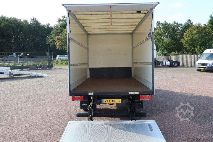 Chiếc vali Iveco Daily 35S16 Bakwagen + Laadklep 750kg