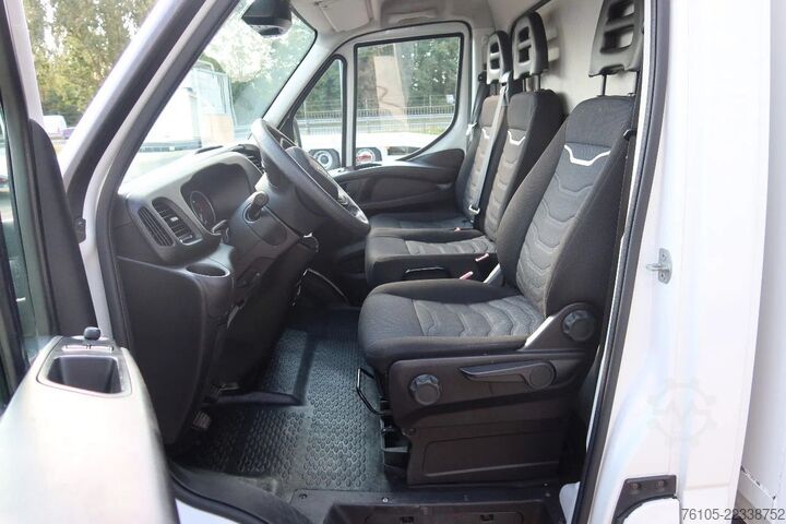 Chiếc vali Iveco Daily 35S16 Bakwagen + Laadklep 750kg