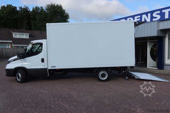 Chiếc vali Iveco Daily 35S16 Bakwagen + Laadklep 750kg