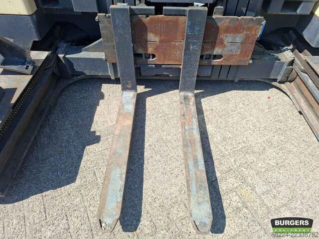 Side-loader forklift Hubtex MQ30