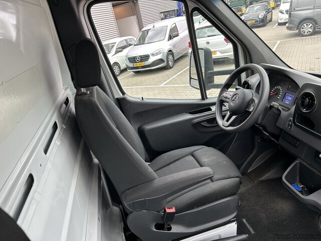 Kovček Mercedes-Benz Sprinter 515 1.9 CDI / 126 dkm / Box 4.4 mtr / ...