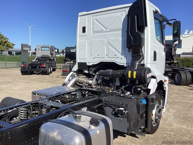 Custom body truck Ford Ford 4x2 Road 1833 Daycab