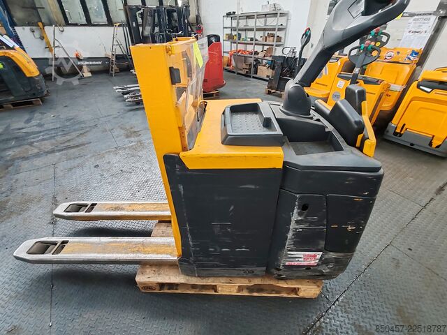 Stackers Stand-on Jungheinrich ERD 120 defect
