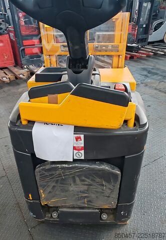 Stackers Stand-on Jungheinrich ERD 120 defect