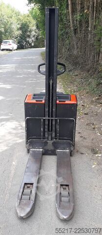 Hochhubwagen TOYOTA BT SWE