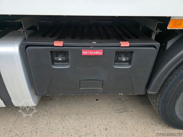 Hladilni tovornjak VOLVO FM420*FRIGOBLOCK*VOLLLUFT*PALFINGER LBW  2.5T*