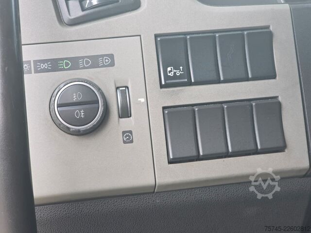 Рефрижераторний вантажівка VOLVO FM420*FRIGOBLOCK*ROHR DURCHLADER*LBW  2.5T*