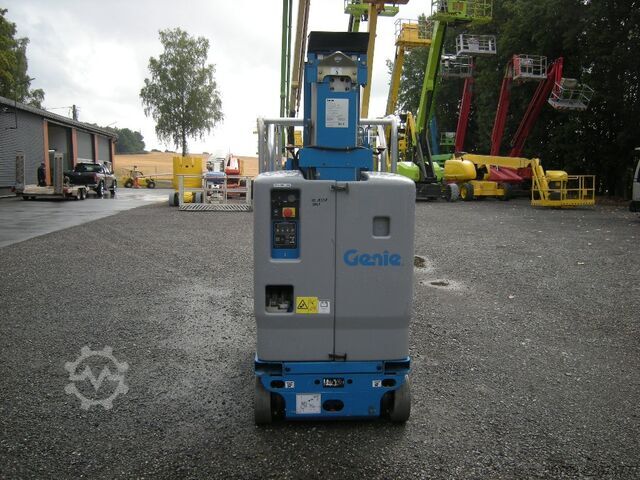 Platform kerja teleskopik Genini CR-15