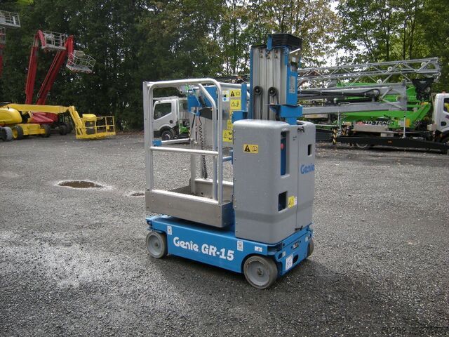 Platform kerja teleskopik Genini CR-15