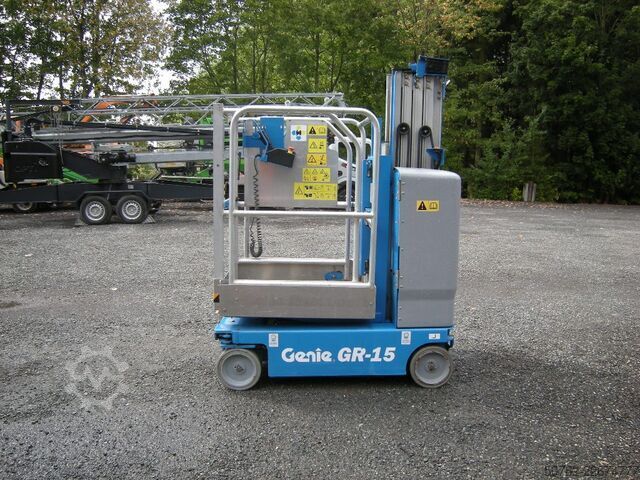 Platform kerja teleskopik Genini CR-15