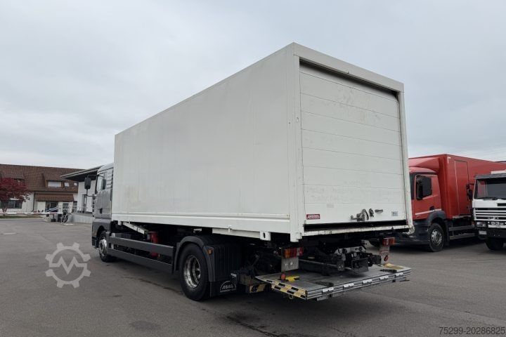 Nákladné vozidlo na špeciálne účely MAN 18.413 FLLC 4x2 BDF+Koffer / Swiss-Vehicle