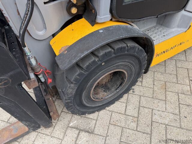 Jungheinrich TFG430 500DZ triplex 500 slobodno podizanje / bočno pomeranje viljuški / podešavanje vi JUNGHEINRICH TFG 430 500DZ triplo500 freelift / sideshift / vorkversteller / 2019 / 8850uur / LPG