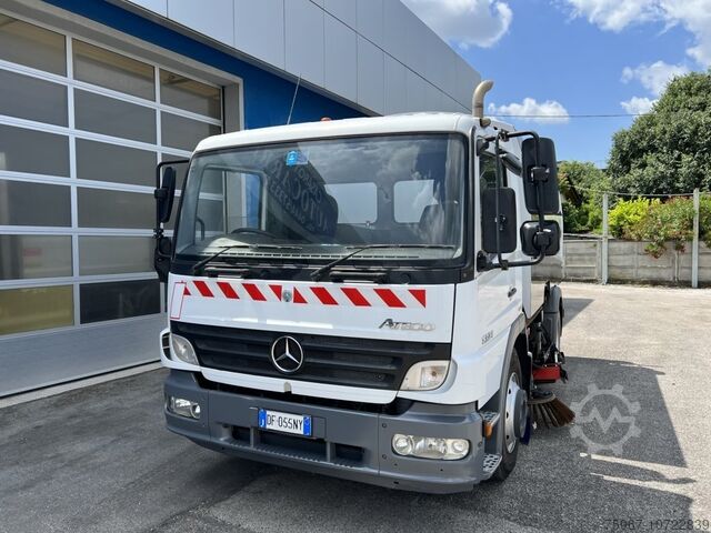 Spazzatrice stradale Mercedes-Benz Atego 1324