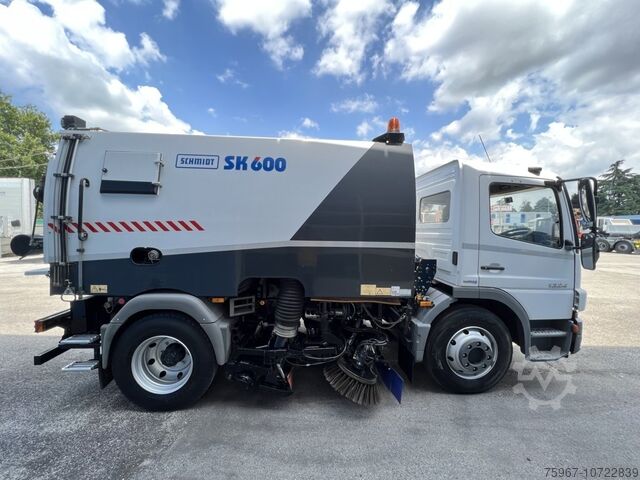 Spazzatrice stradale Mercedes-Benz Atego 1324