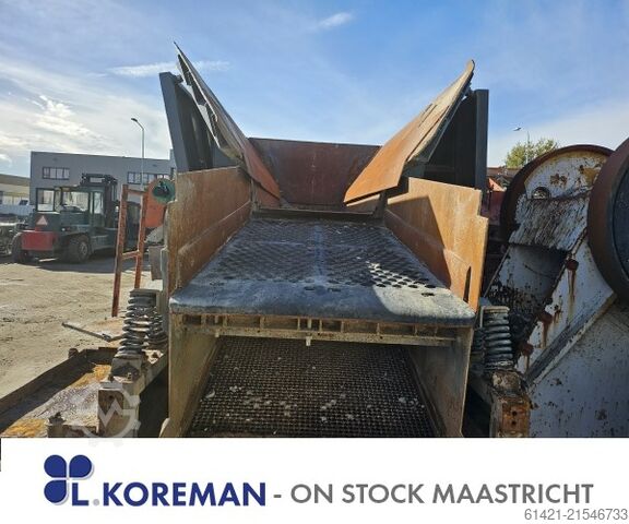 Kleemann bunker sa vibracionim padobranom Kleemann hopper with vibrating chute