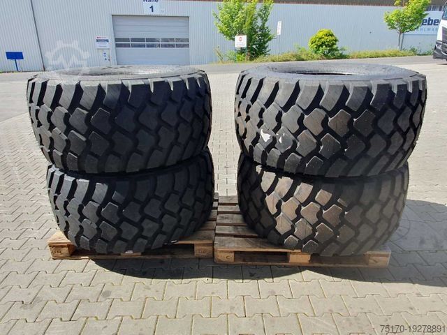 Landbúnaðartæki MERCEDES-BENZ Radlader Reifen mit Felge / NEU / lagernd