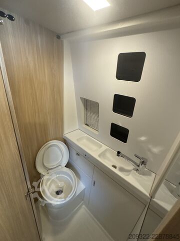 Husbil Fiat Ducato Weinsberg Carabus 2023 | Cambio manuale | Tetto a soffietto