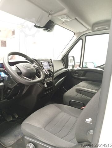 Long Closed Van Automatic Iveco Daily 35
