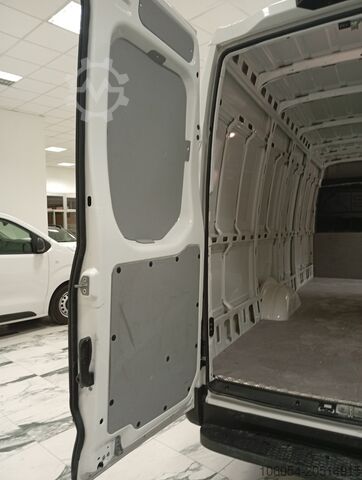 Long Closed Van Automatic Iveco Daily 35