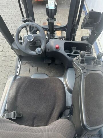 Forklift listrik 4 roda Linde E20PL -02 EVO