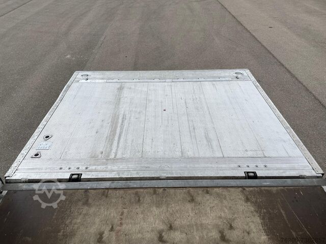 Камион со платформа Mercedes-Benz Atego 1527 L ClassicSpace Luft AUT AHK SpurH