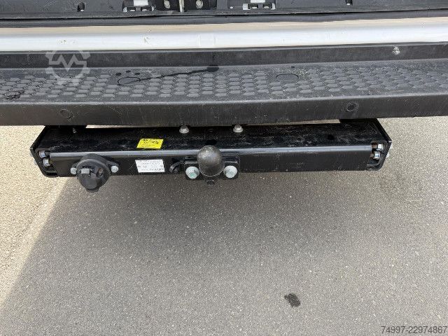 Κλειστό βαν IVECO 35S16A8CRV 6-Sitzer / LED / AHK / NAVI / ACC