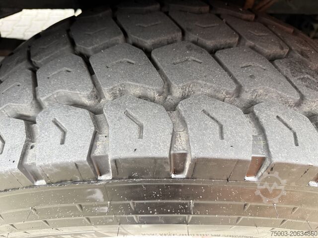 Trak tugas berat Volvo FH16 540 8X4 Kran Hiab 477 bis 30 Meter