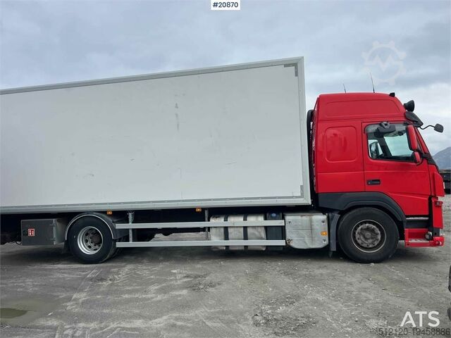 Matkalaukku Volvo Fm 330 4x2 Cabinet van w/ full side opening