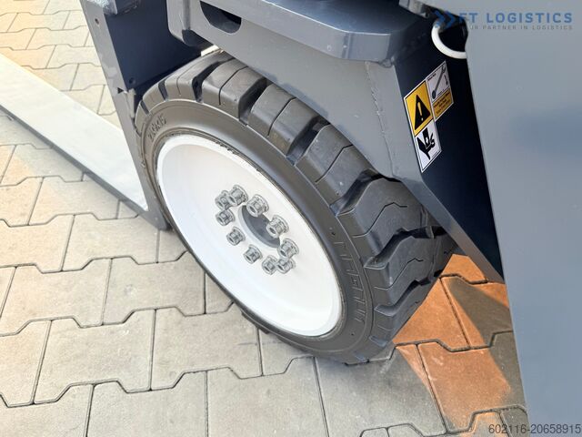 Carretilla elevadora de 4 vías Combilift C4000CB TRIPLEX 5200MM FREE-LIFT TOP 1