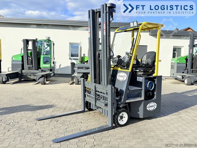 Carrello elevatore a 4 direzioni Combilift CB2500 GAS TRIPLEX 6000 FREE-LIFT